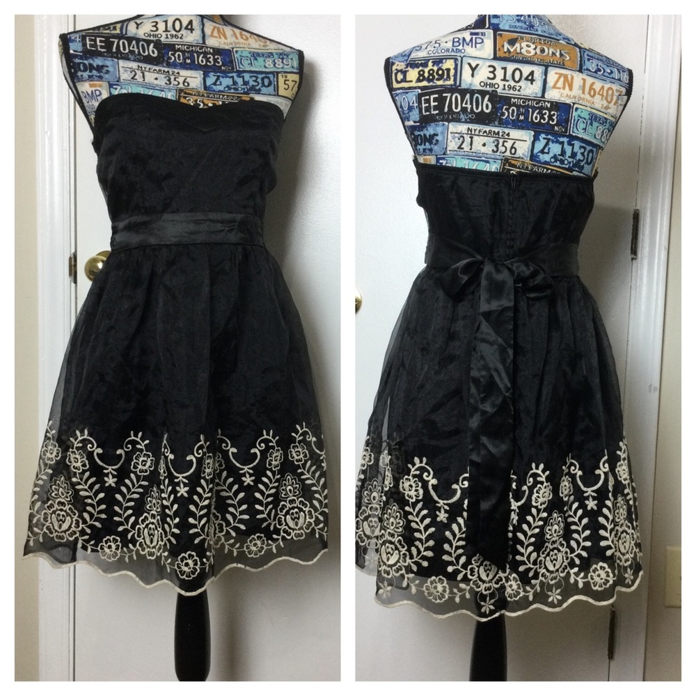 NWT Strapless Lace Embroidered Metallic Black/Ivory Prom/Cocktail Dress